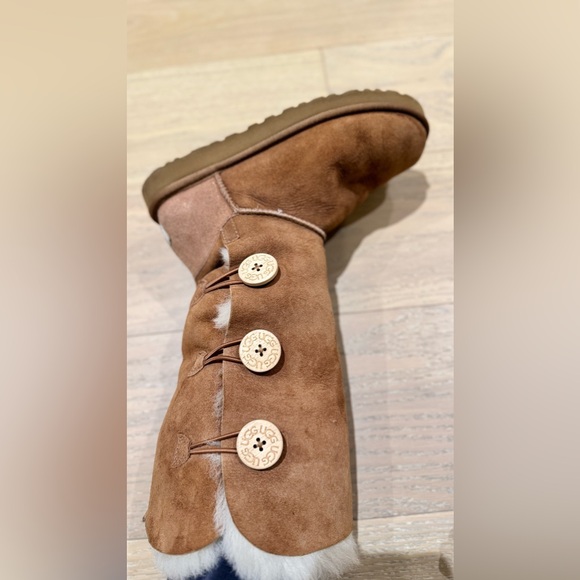 ❌SOLD❌Uggs Bailey Button - Picture 3 of 5